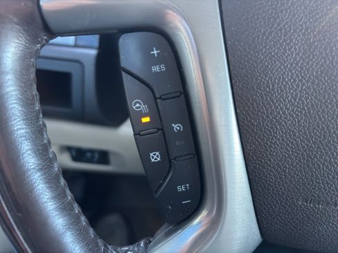 Used 2013 GMC Yukon XL Denali image 16