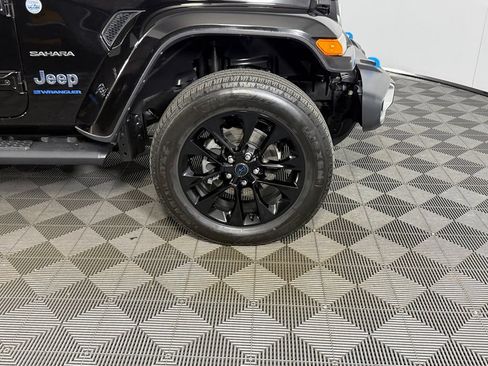 Used 2024 Jeep Wrangler Unlimited Sahara AWD/4WD image 13