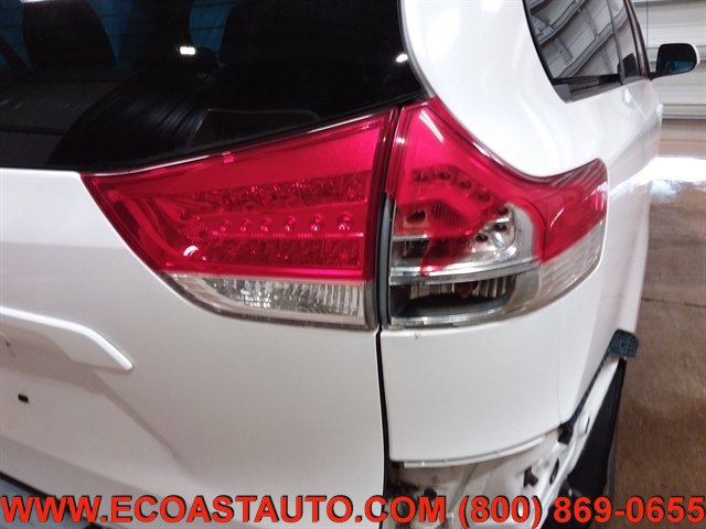 Used 2012 Toyota Sienna XLE w/ Entertainment Pkg FWD image 18