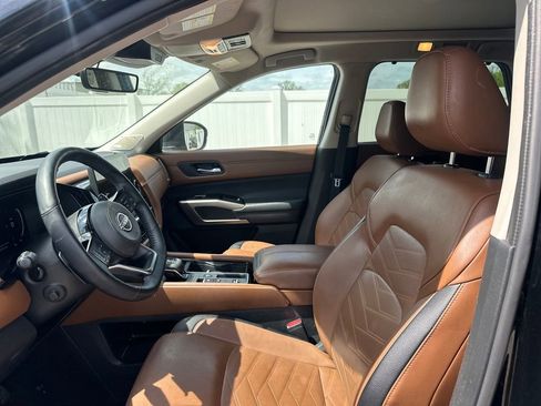 Used 2024 Nissan Pathfinder Platinum FWD image 46