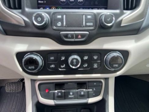 Used 2024 GMC Terrain Denali w/ Denali Premium Package AWD/4WD image 31