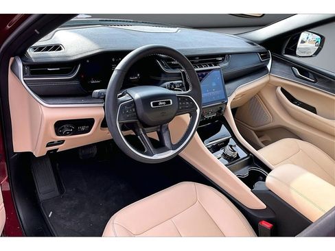 Certified 2025 Jeep Grand Cherokee Limited image 14