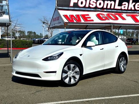 Used 2021 Tesla Model Y Long Range image 3