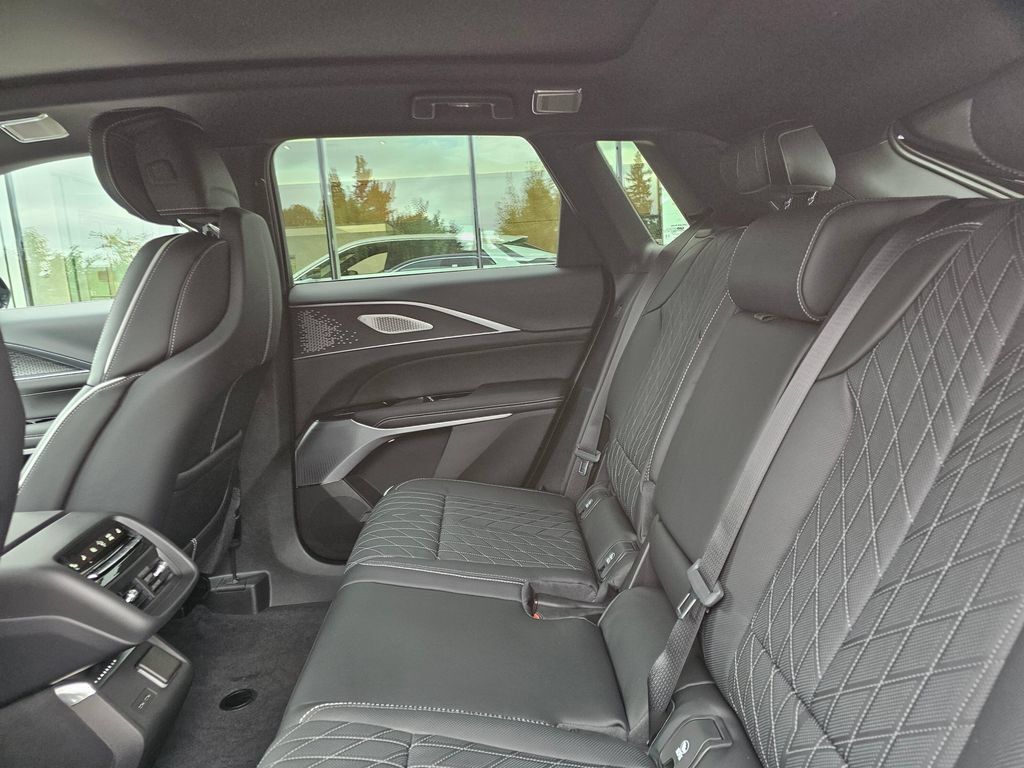 New 2027 Cadillac Lyriq Signature Luxury w/ Nappa Leather Package AWD/4WD image 19