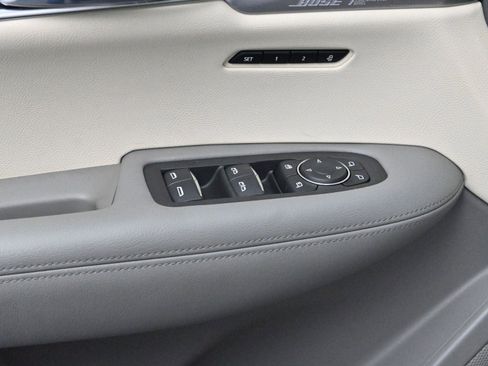 Used 2022 Cadillac XT6 Premium Luxury image 14