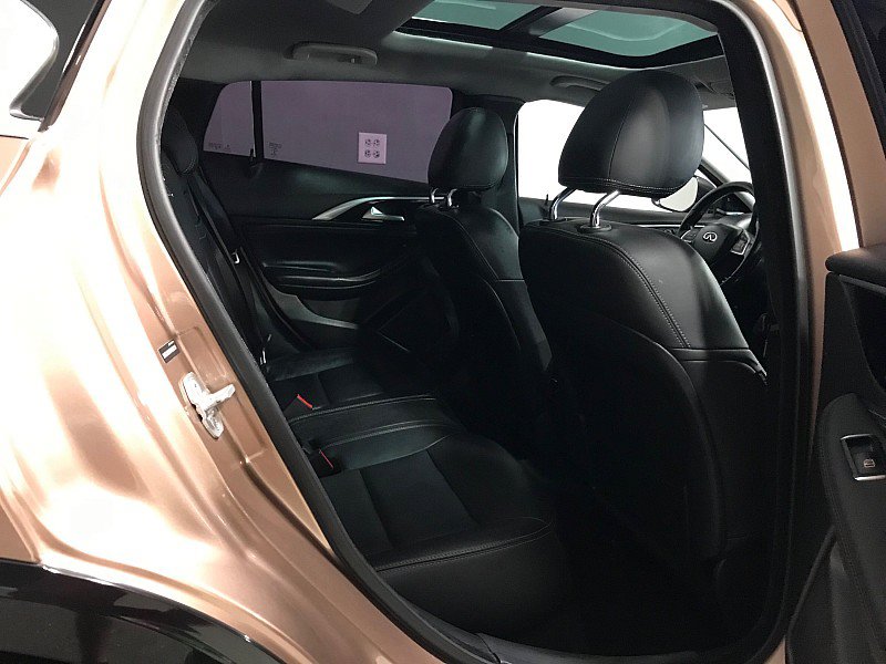 Used 2017 INFINITI QX30 Premium w/ Navigation Package FWD image 19
