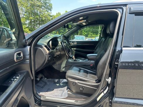 Used 2017 Jeep Grand Cherokee Limited image 9