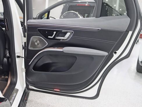 Used 2023 Mercedes-Benz EQS 580 4MATIC SUV image 43
