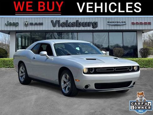 Used 2020 Dodge Challenger SXT RWD image 1