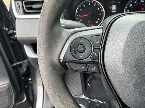 Used 2021 Toyota RAV4 LE FWD image 23