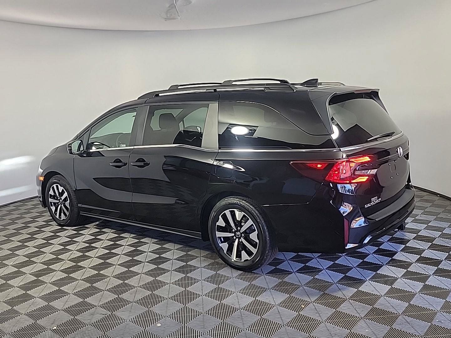 Certified 2025 Honda Odyssey EX-L image 11