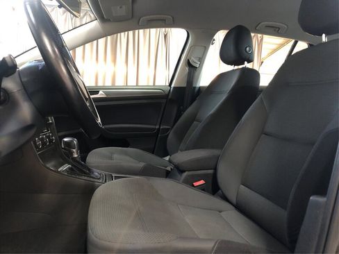 Used 2017 Volkswagen e-Golf SE w/ DC Fast Charging Package image 9