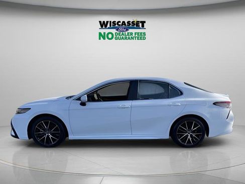 Used 2024 Toyota Camry SE w/ Convenience Package image 2