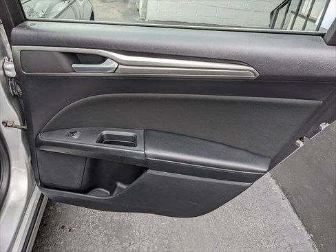 Used 2019 Ford Fusion SE FWD image 16