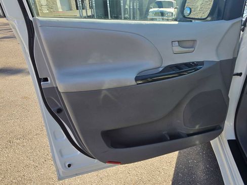 Used 2012 Toyota Sienna LE image 20