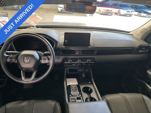 Used 2025 Honda Pilot Touring image 5