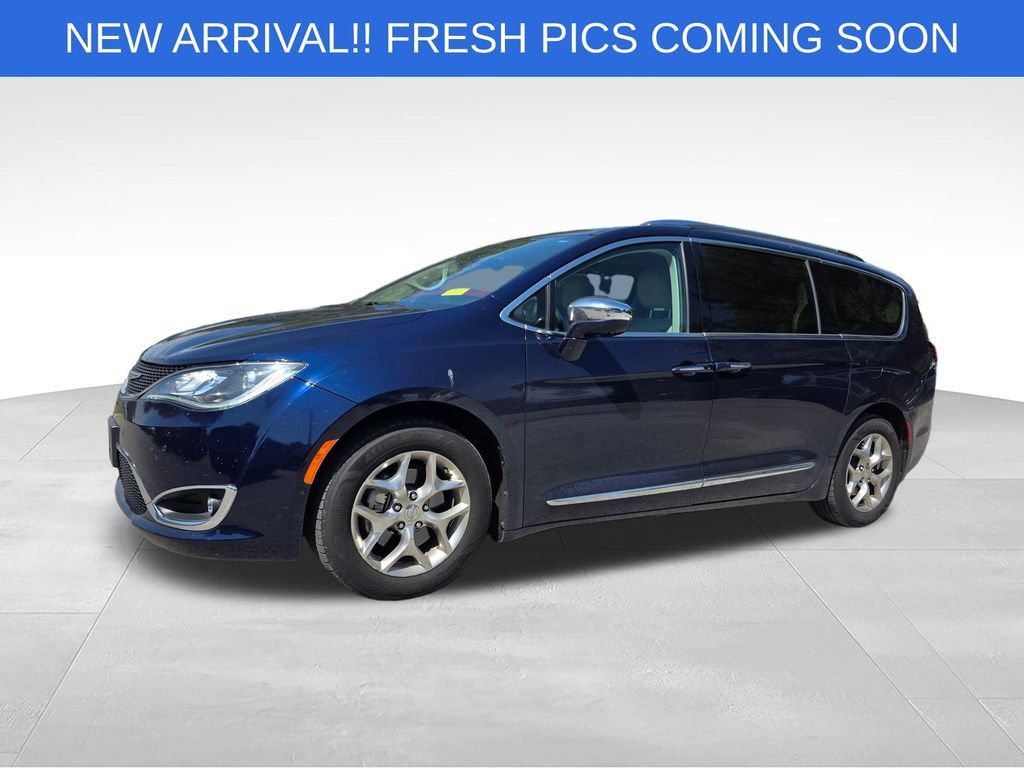 Used 2017 Chrysler Pacifica Limited FWD image 2