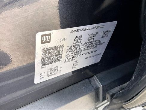 Used 2025 GMC Yukon XL Denali w/ Denali Reserve Package image 16