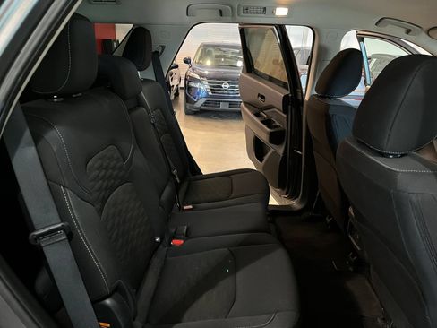 Used 2025 Nissan Pathfinder SV AWD/4WD image 39
