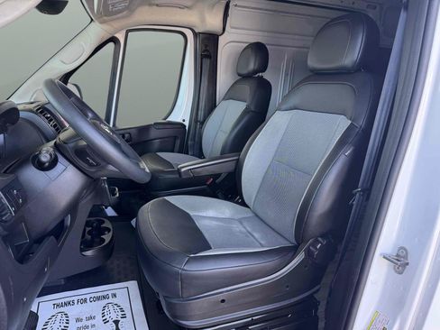 Used 2025 RAM ProMaster 2500 w/ Convenience Group FWD image 10
