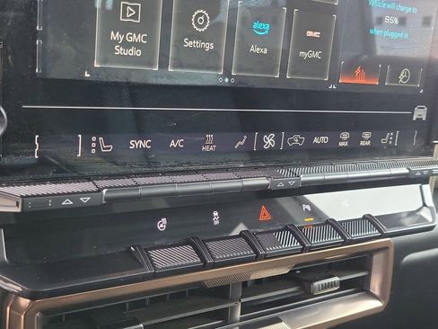 Used 2025 GMC Hummer EV 3X AWD/4WD image 28