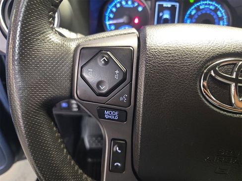 Used 2021 Toyota Tacoma TRD Sport w/ Technology Package image 16