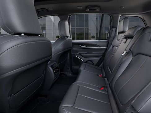 New 2025 Jeep Grand Cherokee Limited w/ Black Appearance Package AWD/4WD image 24