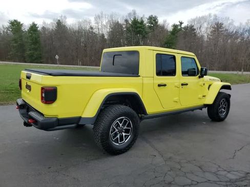 Used 2024 Jeep Gladiator Rubicon AWD/4WD image 8