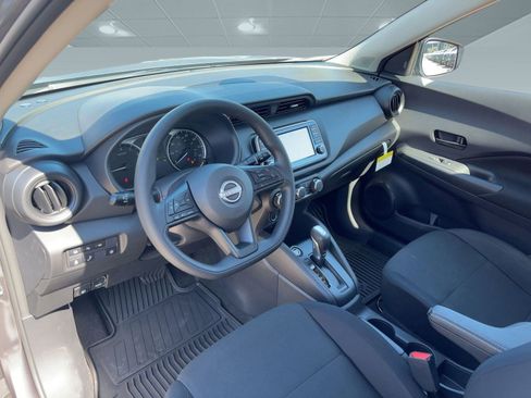 New 2025 Nissan Kicks Play S image 4