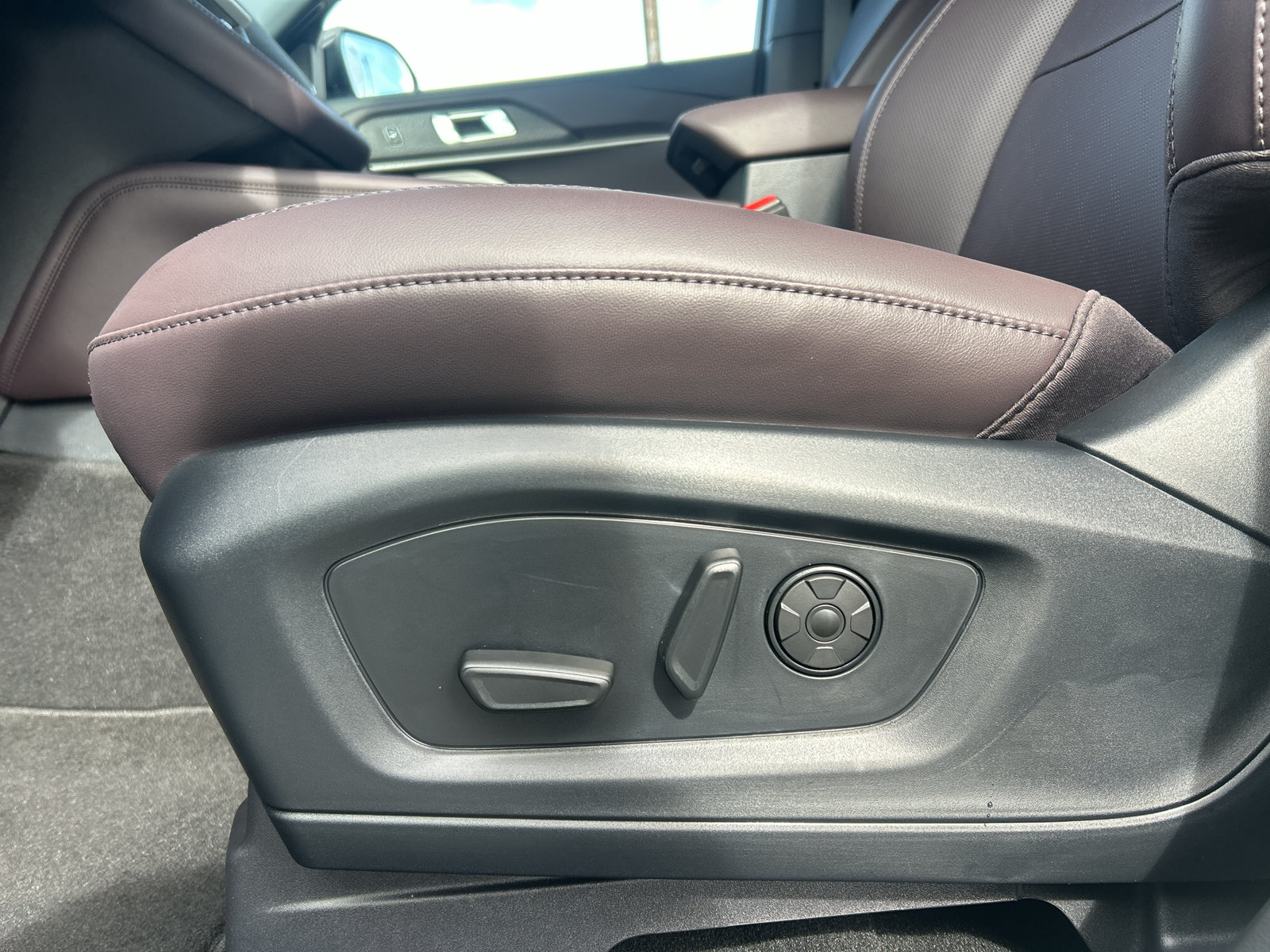 New 2027 Ford Explorer Platinum AWD/4WD image 16