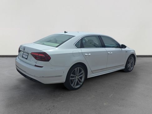 Used 2017 Volkswagen Passat 1.8T R-Line w/ R-Line Lighting Package FWD image 5