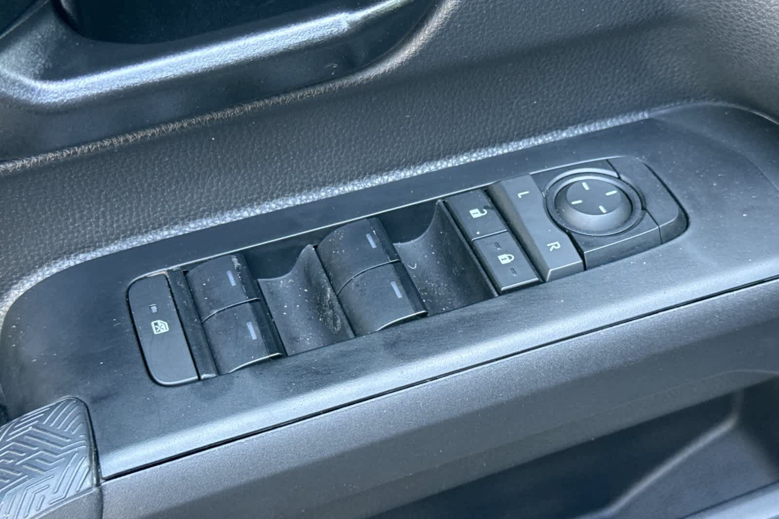 Used 2025 Toyota Tacoma SR5 AWD/4WD image 13