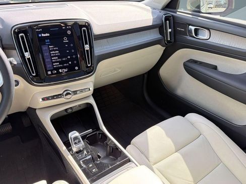 Used 2023 Volvo XC40 B5 Plus w/ Climate Package image 26