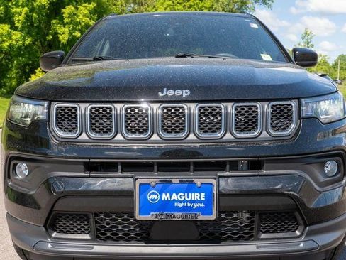 Used 2023 Jeep Compass Latitude w/ Convenience Group AWD/4WD image 3
