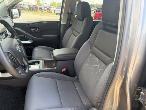 Used 2025 Nissan Frontier SV RWD image 25