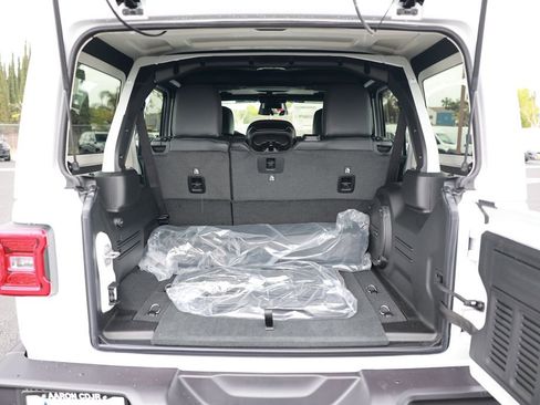 New 2026 Jeep Wrangler Unlimited Sahara AWD/4WD image 31