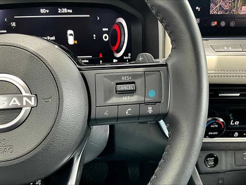Used 2024 Nissan Rogue SL FWD image 23