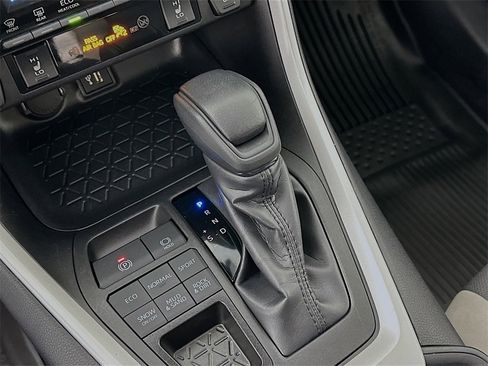 Used 2025 Toyota RAV4 XLE image 21