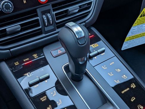 New 2026 Porsche Macan image 20