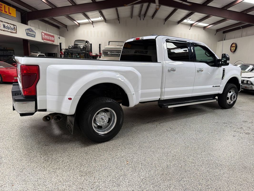 Used 2022 Ford F350 XLT w/ XLT Premium Package AWD/4WD image 8