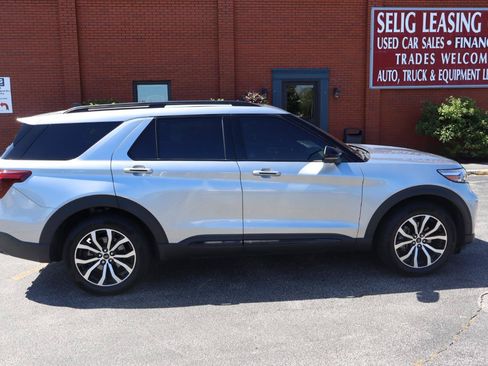 Used 2022 Ford Explorer ST AWD/4WD image 12
