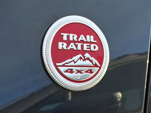 Used 2017 Jeep Grand Cherokee Trailhawk w/ Trailhawk Luxury Group image 9