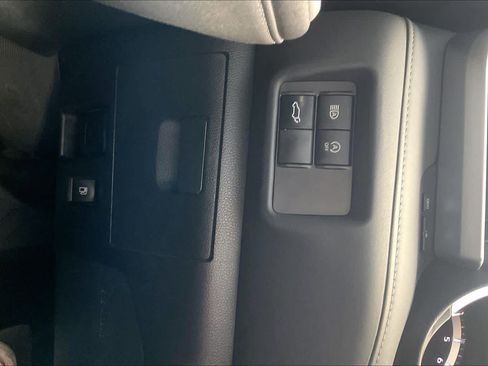 Used 2023 Toyota Highlander XSE FWD image 33