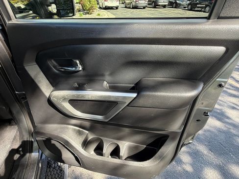 Used 2017 Nissan Titan S AWD/4WD image 15