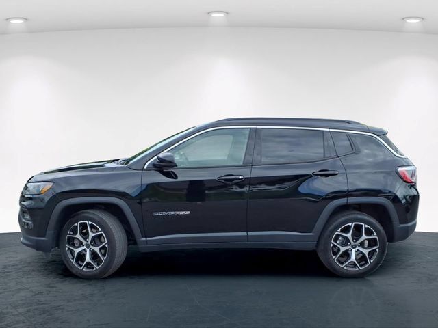 Used 2025 Jeep Compass Limited AWD/4WD image 14