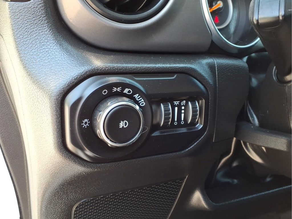 Used 2022 Jeep Wrangler Unlimited Sport AWD/4WD image 19
