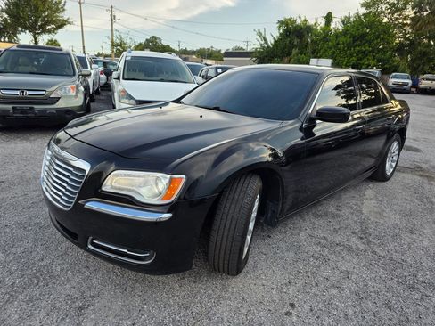 Used 2013 Chrysler 300 image 3