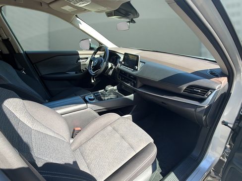 Used 2023 Nissan Rogue SV AWD/4WD image 17