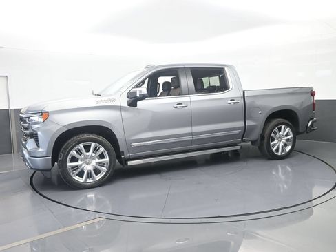 Used 2024 Chevrolet Silverado 1500 High Country w/ Technology Package AWD/4WD image 2