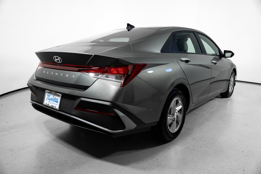 Certified 2026 Hyundai Elantra SE FWD image 9